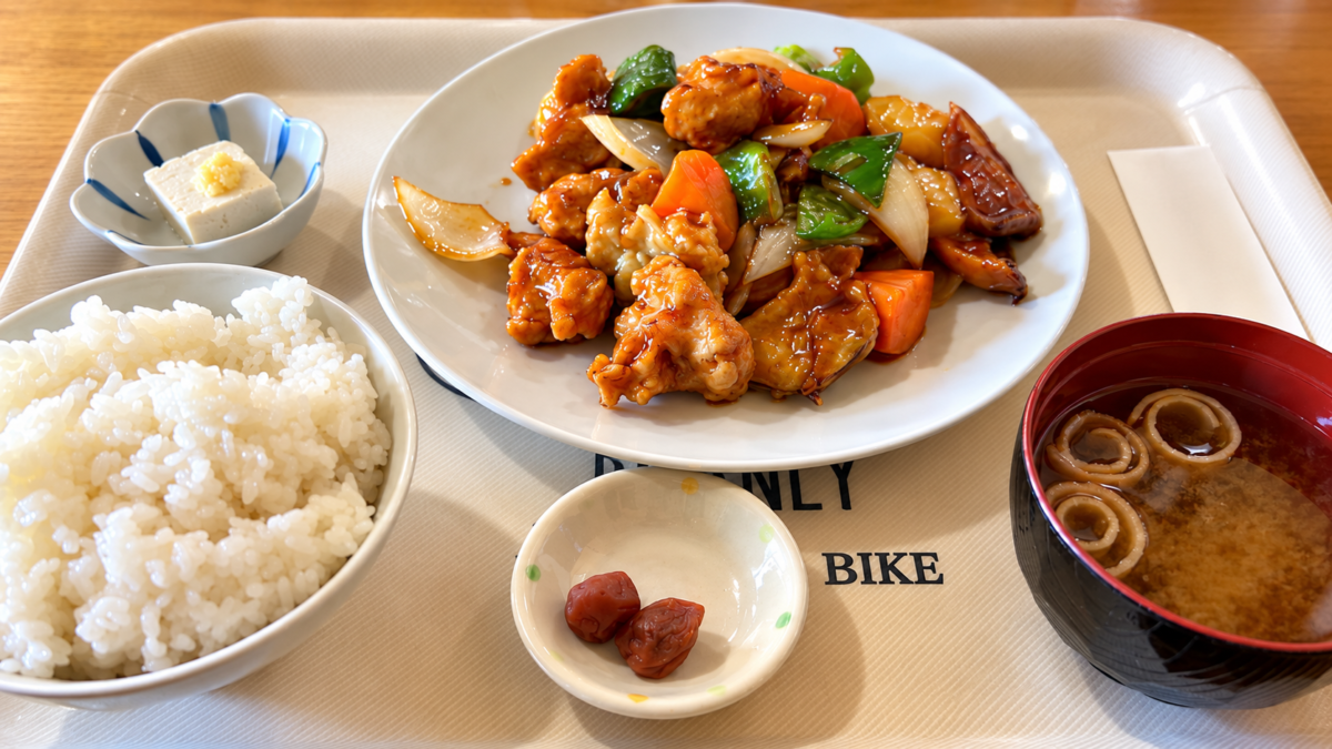 ぶんぶん亭の酢豚定食950円