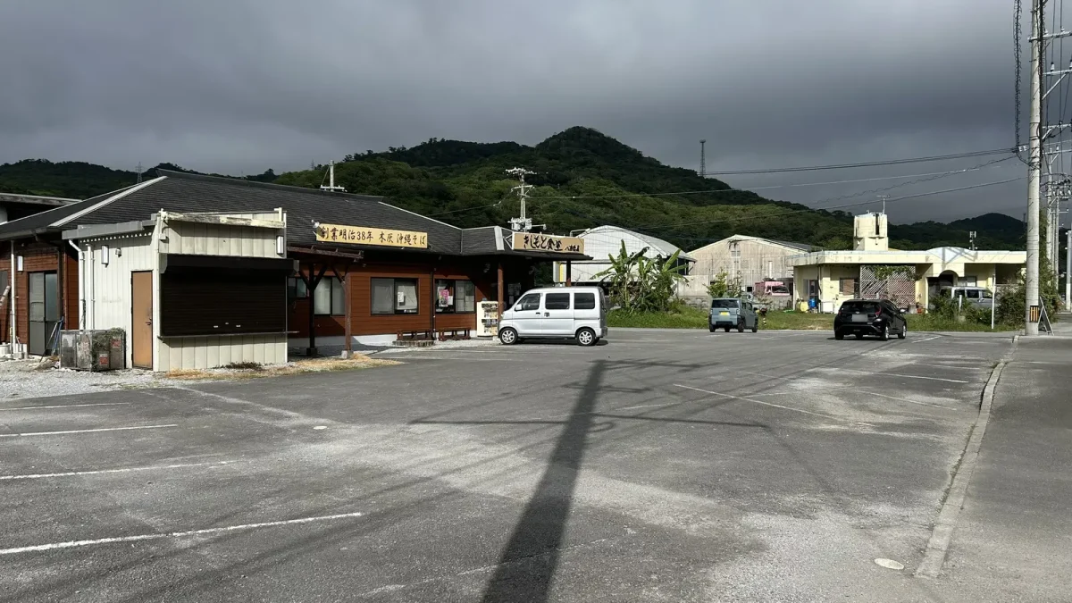 八重岳店の駐車場